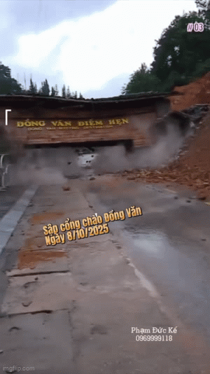 Mưa lớn gây sạt lở, sập công trình cổng chào xã Đồng Văn: Khoảnh khắc đau lòng- Ảnh 1.