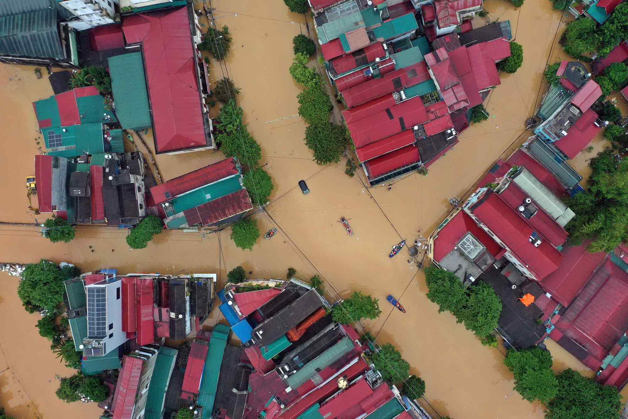 Phát hiện chủ tiệm tử vong sau tiếng nổ lớn và ngọn lửa bùng lên tại tiệm bán quần áo- Ảnh 2.