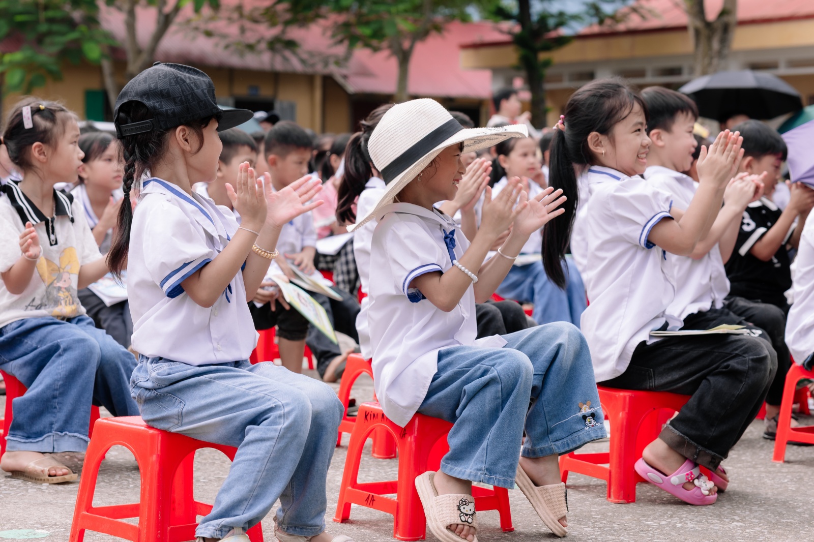&ldquo;Treo những bữa Thương&rdquo; - Bữa tiệc Trung Thu đặc biệt giữa n&uacute;i rừng, mang niềm vui đến những em nhỏ v&ugrave;ng cao- Ảnh 8.