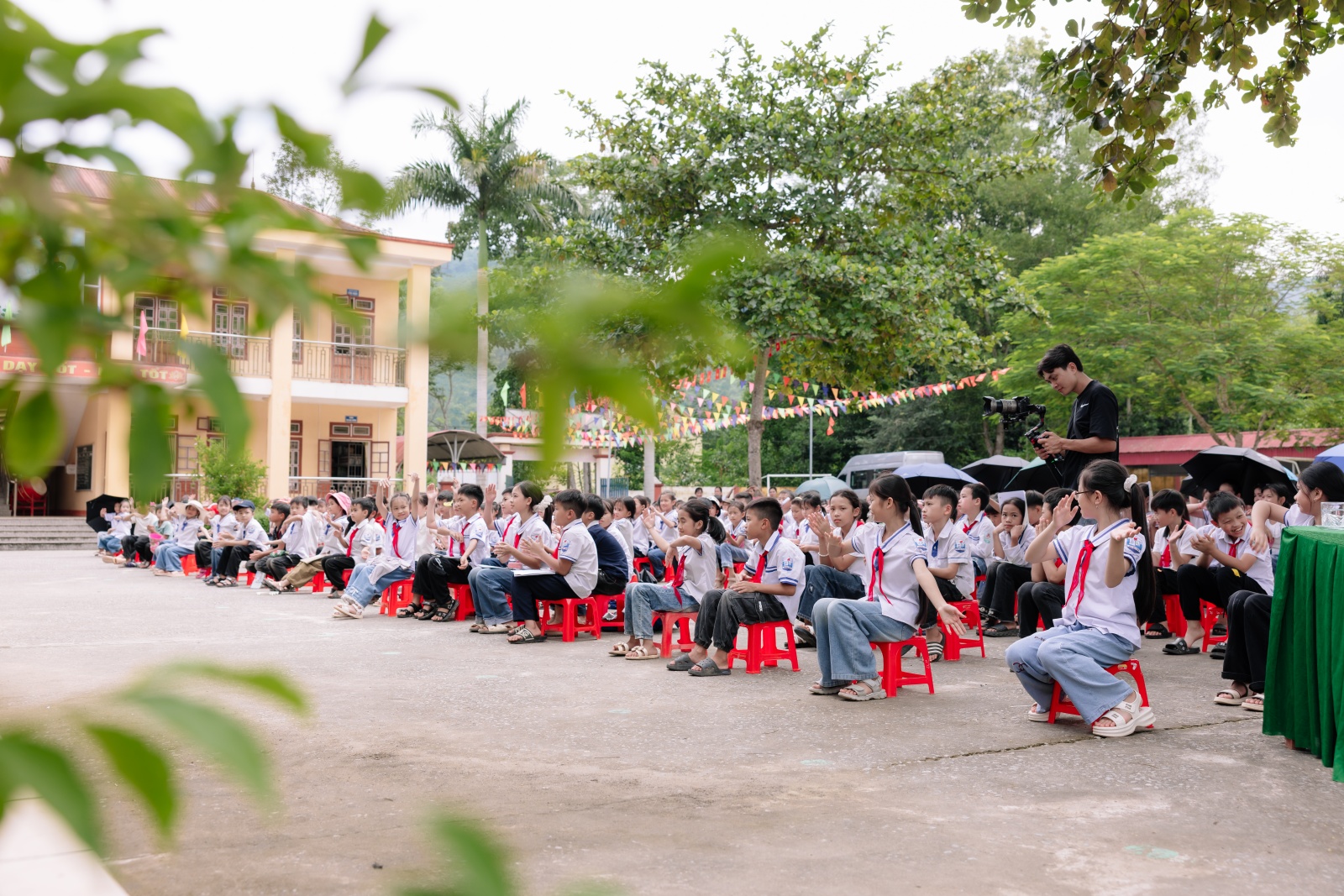 &ldquo;Treo những bữa Thương&rdquo; - Bữa tiệc Trung Thu đặc biệt giữa n&uacute;i rừng, mang niềm vui đến những em nhỏ v&ugrave;ng cao- Ảnh 7.