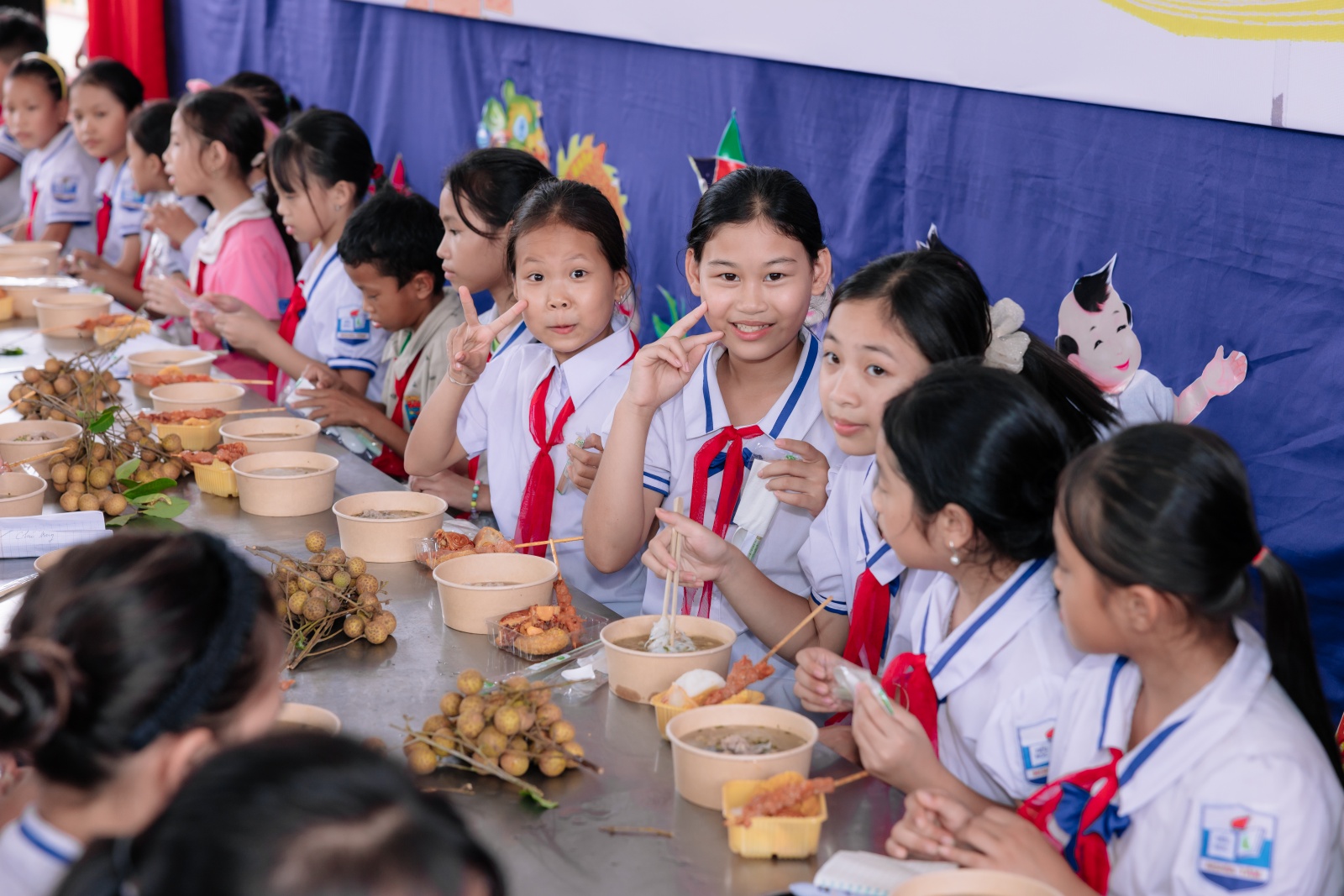 &ldquo;Treo những bữa Thương&rdquo; - Bữa tiệc Trung Thu đặc biệt giữa n&uacute;i rừng, mang niềm vui đến những em nhỏ v&ugrave;ng cao- Ảnh 9.