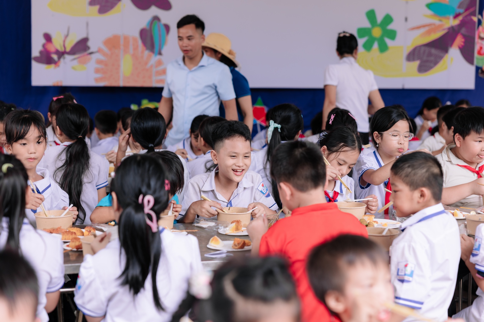 &ldquo;Treo những bữa Thương&rdquo; - Bữa tiệc Trung Thu đặc biệt giữa n&uacute;i rừng, mang niềm vui đến những em nhỏ v&ugrave;ng cao- Ảnh 11.