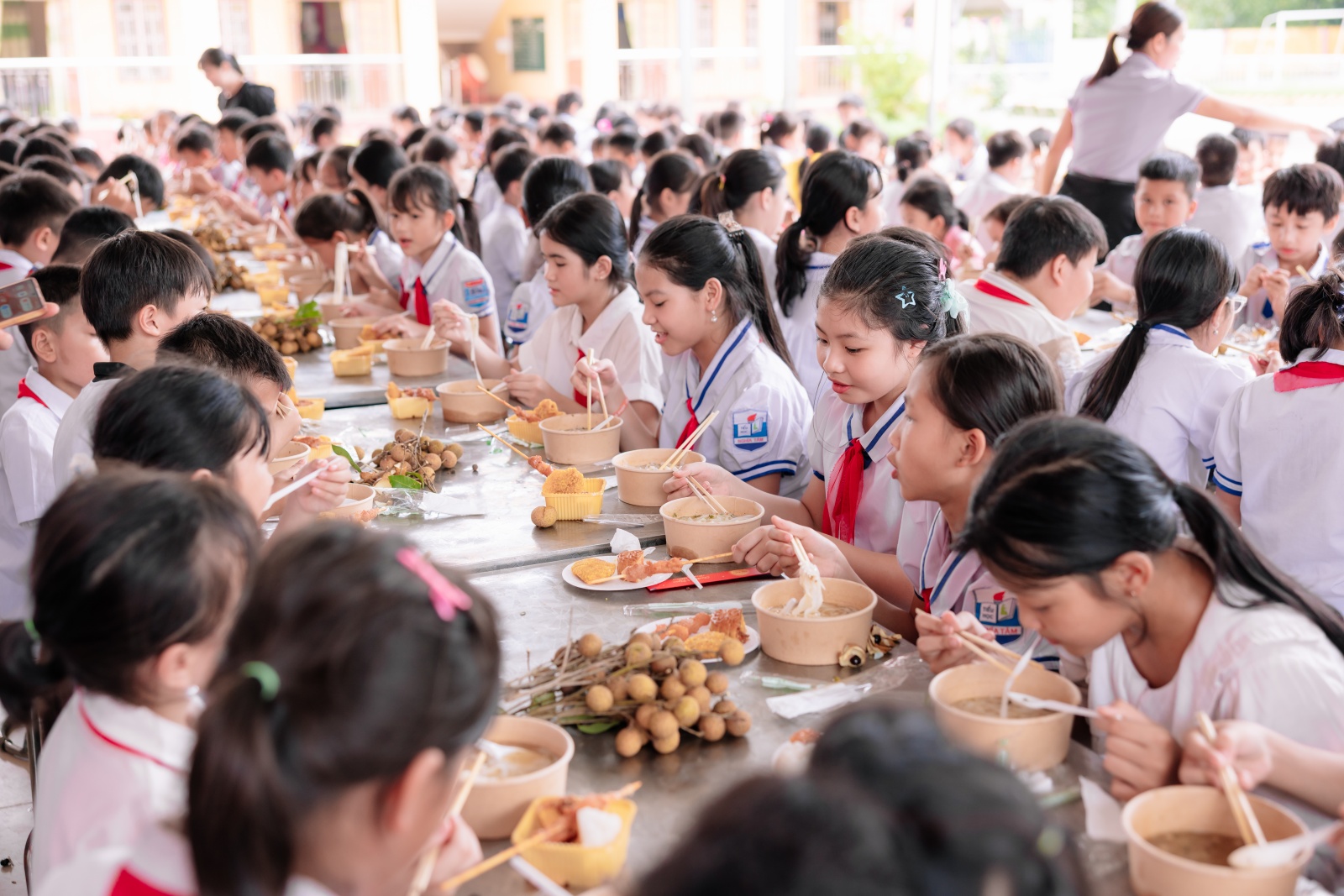&ldquo;Treo những bữa Thương&rdquo; - Bữa tiệc Trung Thu đặc biệt giữa n&uacute;i rừng, mang niềm vui đến những em nhỏ v&ugrave;ng cao- Ảnh 10.