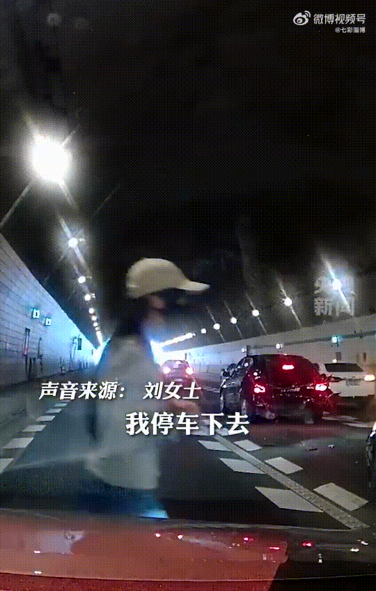 Cậu bé quỳ bên ô tô, xin người đi đường giúp đỡ, netizen biết chuyện đều khen: Em được nuôi dạy tốt quá- Ảnh 2.