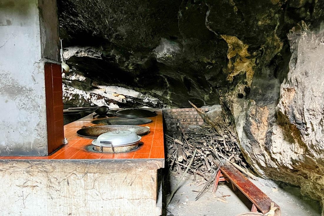 Có gì bên trong biệt thự gỗ 5 tầng 