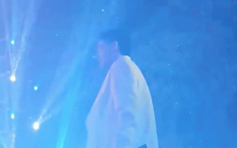 Mỹ nam gốc miền Tây đẹp trai nhất Vbiz: Cả đời không biết xấu là gì, cát xê từ 10.000 đồng đến hàng trăm triệu- Ảnh 1.