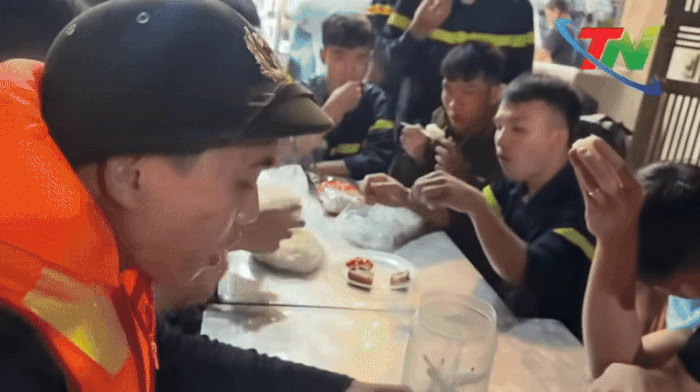 Những bữa ăn s&aacute;ng l&uacute;c... 6h tối: Chữ thương viết thế n&agrave;o cũng kh&ocirc;ng đủ- Ảnh 1.