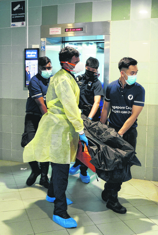 Thấy trần nhà có chất lỏng lạ ngấm xuống, gia chủ báo cảnh sát, phát hiện bí mật ám ảnh ở tầng trên- Ảnh 3. Thấy trần nhà có chất lỏng lạ ngấm xuống, gia chủ báo cảnh sát, phát hiện bí mật ám ảnh ở tầng trên- Ảnh 3.