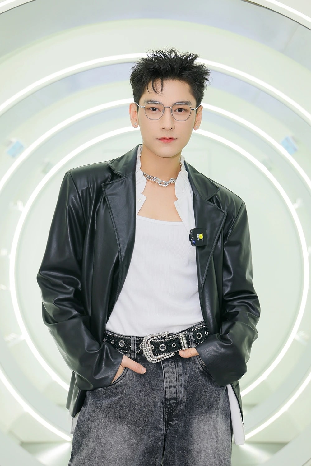 Mỹ nam gốc miền Tây đẹp trai nhất Vbiz: Cả đời không biết xấu là gì, cát xê từ 10.000 đồng đến hàng trăm triệu- Ảnh 2.