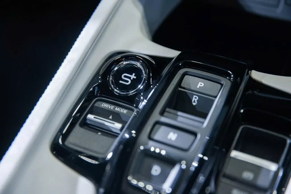 Mẫu xe thể thao nhiều điểm chung với Honda Civic này vừa ra mắt 1 tháng đã nhận 2.400 đơn hàng: Gấp 8 lần dự kiến, điều bất ngờ là khách hàng chủ yếu đã lớn tuổi- Ảnh 4. Mẫu xe thể thao nhiều điểm chung với Honda Civic này vừa ra mắt 1 tháng đã nhận 2.400 đơn hàng: Gấp 8 lần dự kiến, điều bất ngờ là khách hàng chủ yếu đã lớn tuổi- Ảnh 4.