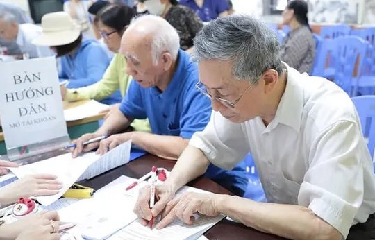 Lại có thủ đoạn lừa đảo mới cực tinh vi nhắm vào người hưởng chế độ hưu trí, bảo hiểm xã hội- Ảnh 1. Lại có thủ đoạn lừa đảo mới cực tinh vi nhắm vào người hưởng chế độ hưu trí, bảo hiểm xã hội- Ảnh 1.