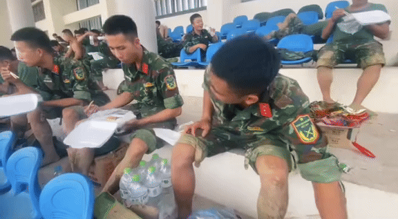 Những bữa ăn s&aacute;ng l&uacute;c... 6h tối: Chữ thương viết thế n&agrave;o cũng kh&ocirc;ng đủ- Ảnh 6.