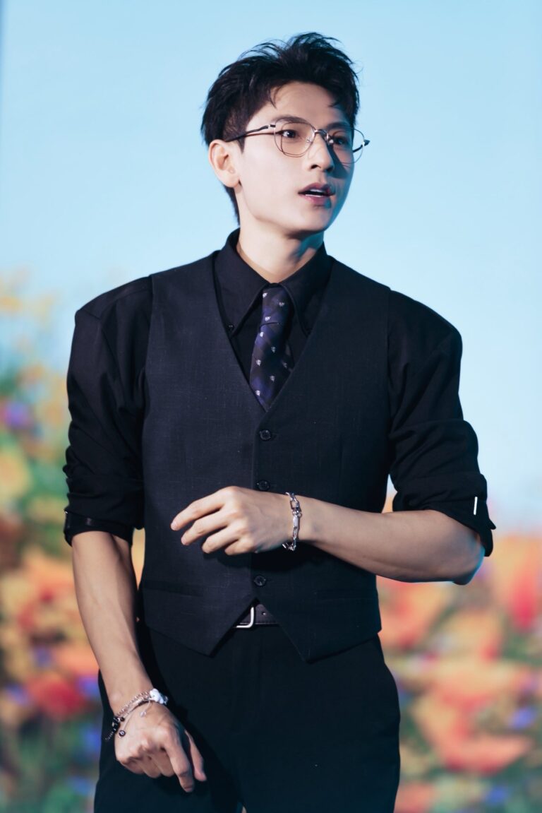 Mỹ nam gốc miền Tây đẹp trai nhất Vbiz: Cả đời không biết xấu là gì, cát xê từ 10.000 đồng đến hàng trăm triệu- Ảnh 9.