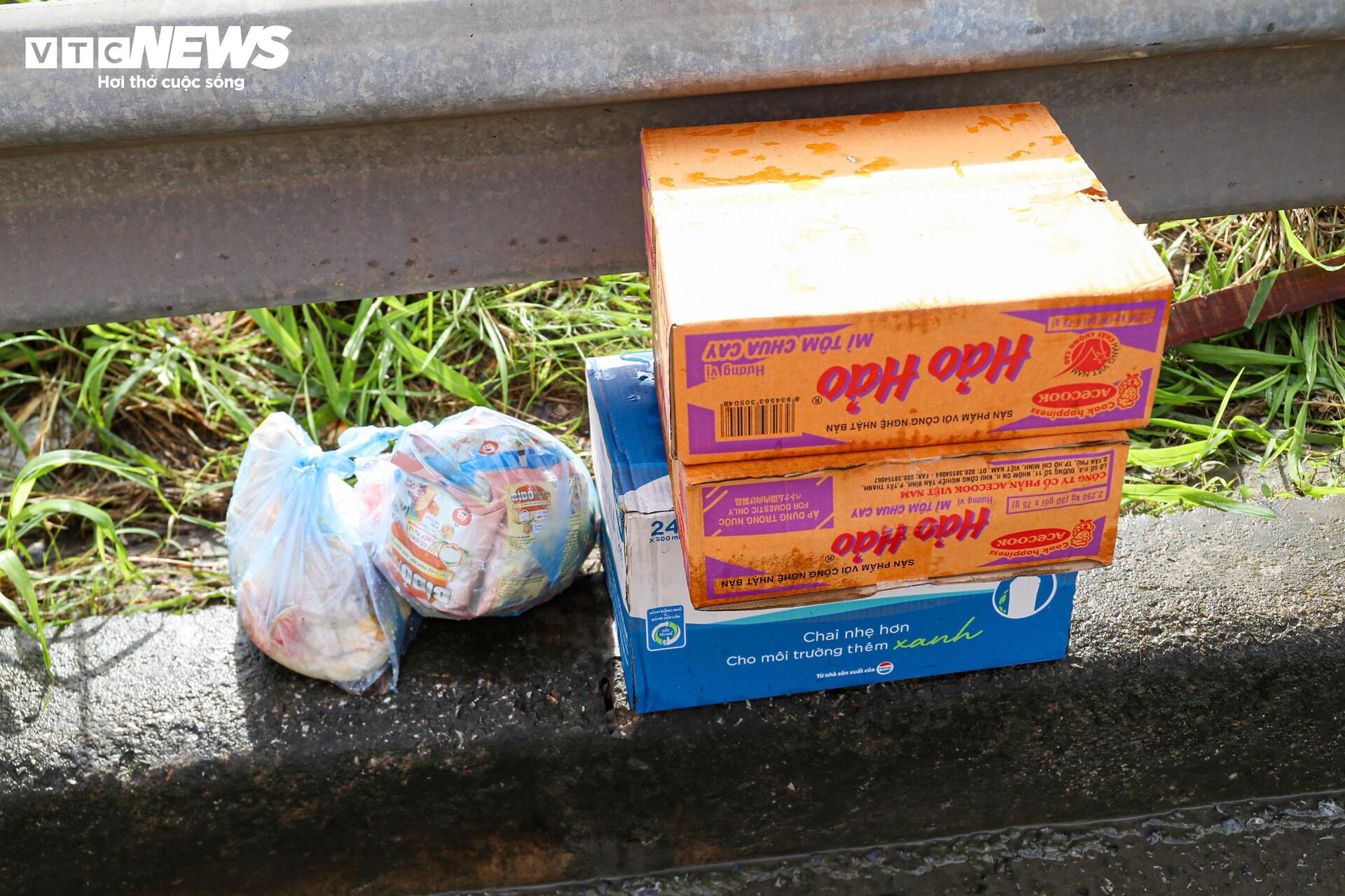 Cao tốc H&agrave; Nội - Th&aacute;i Nguy&ecirc;n t&ecirc; liệt v&igrave; lũ, &ocirc; t&ocirc; nối đu&ocirc;i 15 giờ chờ nước r&uacute;t- Ảnh 15.