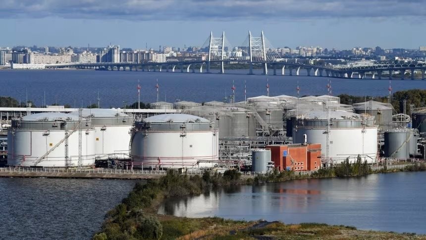 &Aacute;p lệnh trừng phạt nhưng vẫn chi hơn 1 tỷ USD nhập sản phẩm dầu Nga, &lsquo;kh&aacute;ch sộp&rsquo; ch&acirc;u &Aacute; của Moscow bất ngờ tuy&ecirc;n bố sẽ dừng mua nếu EU y&ecirc;u cầu- Ảnh 1.