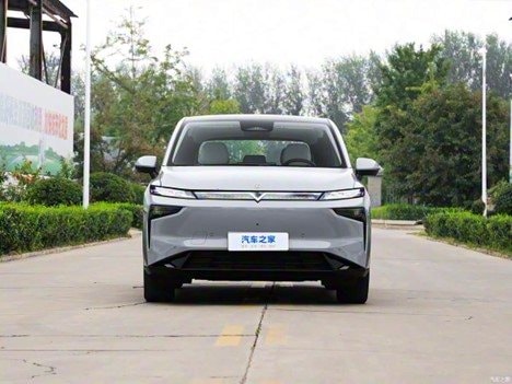 '&Ocirc;ng tr&ugrave;m' xe tải tại Việt Nam ra mắt SUV ngang cỡ Honda CR-V: đi H&agrave; Nội-Quảng B&igrave;nh chỉ trong 1 lần sạc, gi&aacute; chưa tới 500 triệu đồng- Ảnh 1.