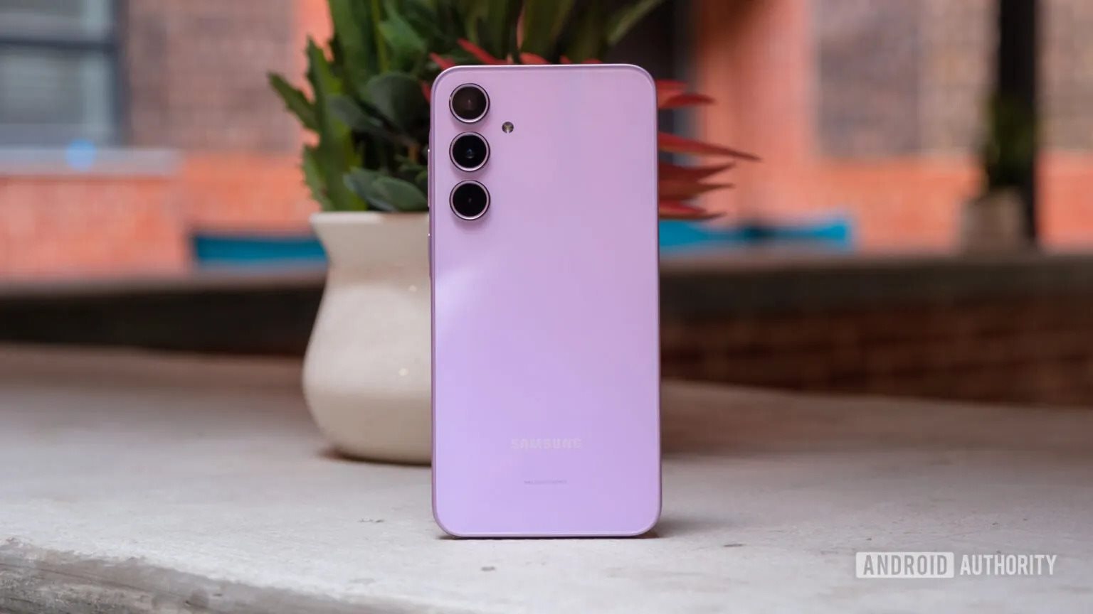 Điện thoại cao cấp Samsung thì không nói, nhưng điện thoại giá rẻ bị "xì xầm" là rất tệ: Sự thật ra sao?- Ảnh 1.