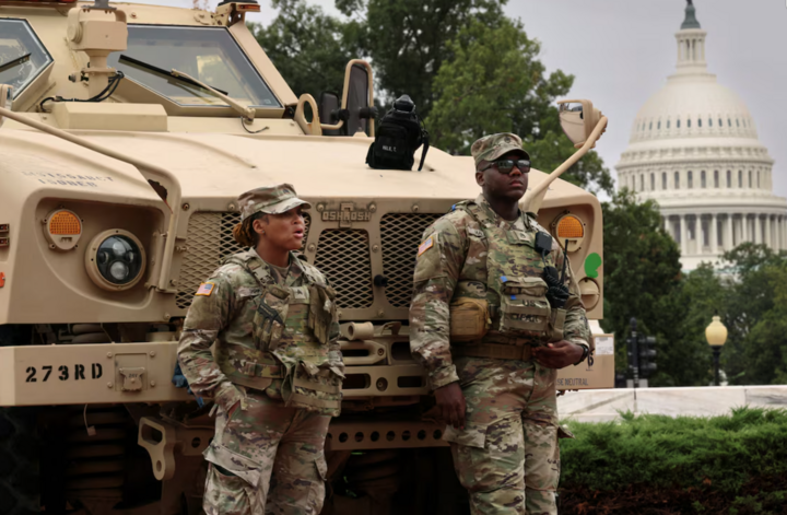 Mạnh tay triển khai Vệ binh Quốc gia, Tổng thống Trump đối mặt rắc rối ph&aacute;p l&yacute;- Ảnh 3.