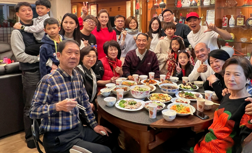 Về quê được hỏi lương, tôi định trả lời thật 90 triệu/tháng nhưng mẹ nói “Chẳng đủ ăn”, vợ cũng gật đầu: Lý do “bẽ mặt” cả đời không quên- Ảnh 2.