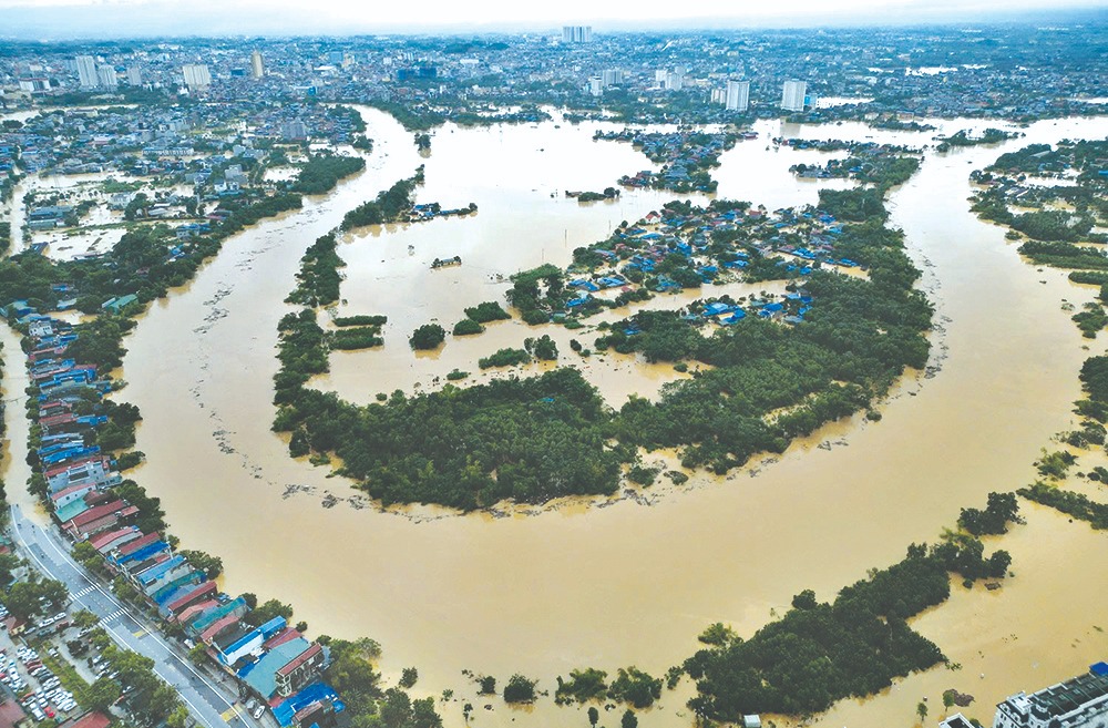 VIDEO: Mưa ngập tới m&aacute;i nh&agrave;, người d&acirc;n Th&aacute;i nguy&ecirc;n cầu cứu khắp nơi- Ảnh 2.