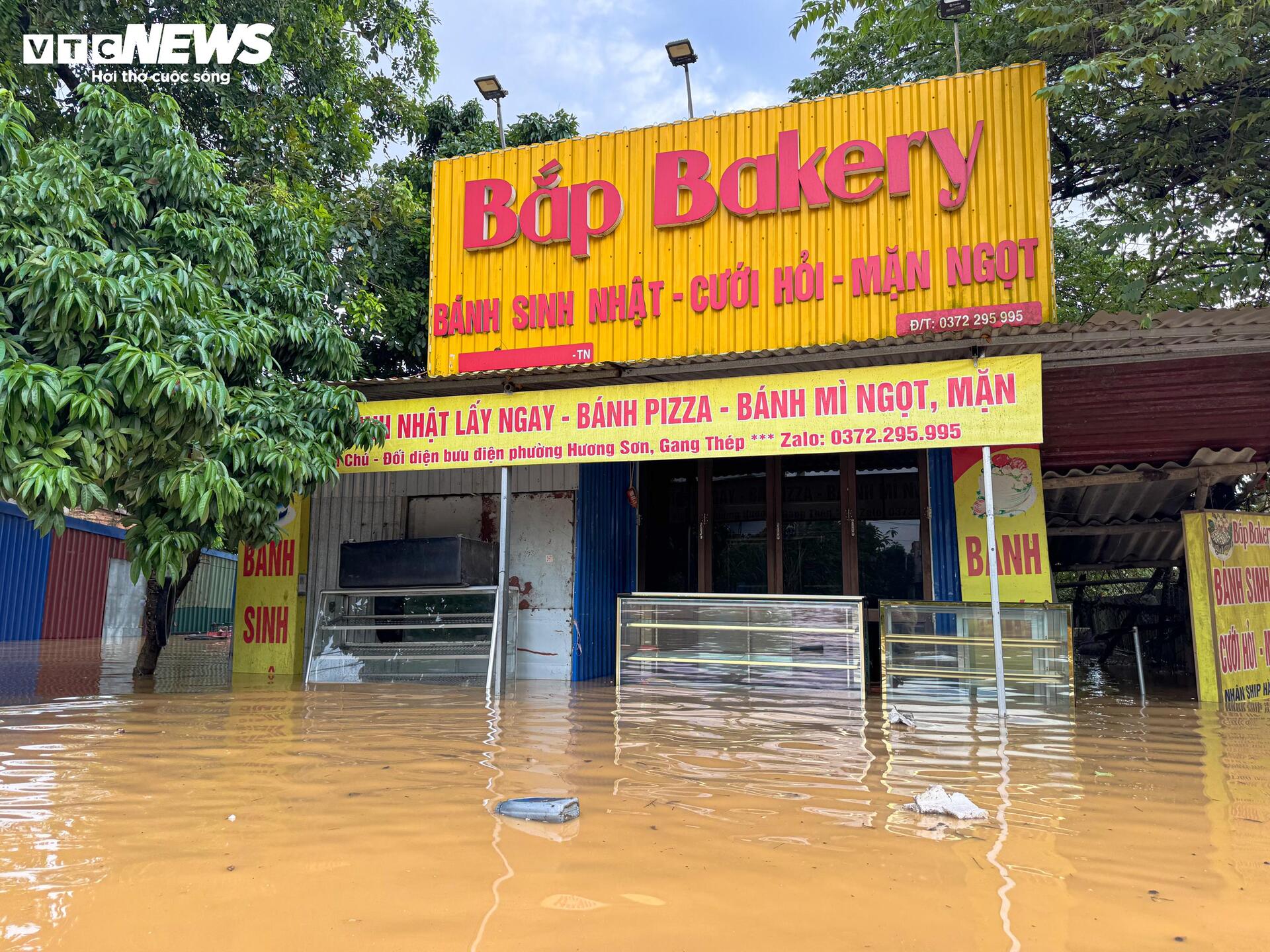 Lũ lịch sử 60 năm ở Th&aacute;i Nguy&ecirc;n, d&acirc;n bắc thang l&ecirc;n tầng 2 chạy lụt- Ảnh 11.