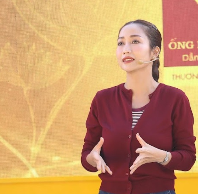 Nam nghệ sĩ miền Tây phải ăn cơm trắng với đường, chan nước lọc bật khóc nức nở- Ảnh 1. Nam nghệ sĩ miền Tây phải ăn cơm trắng với đường, chan nước lọc bật khóc nức nở- Ảnh 1.