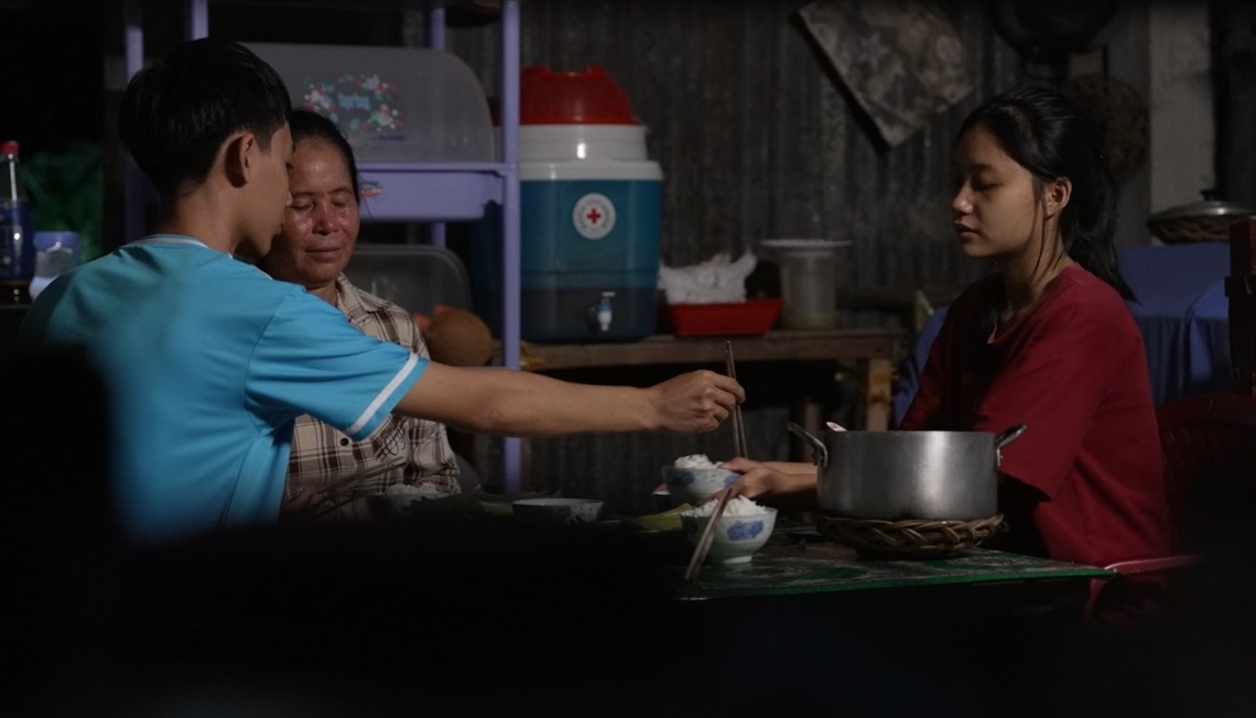 Nam nghệ sĩ miền Tây phải ăn cơm trắng với đường, chan nước lọc bật khóc nức nở- Ảnh 3. Nam nghệ sĩ miền Tây phải ăn cơm trắng với đường, chan nước lọc bật khóc nức nở- Ảnh 3.
