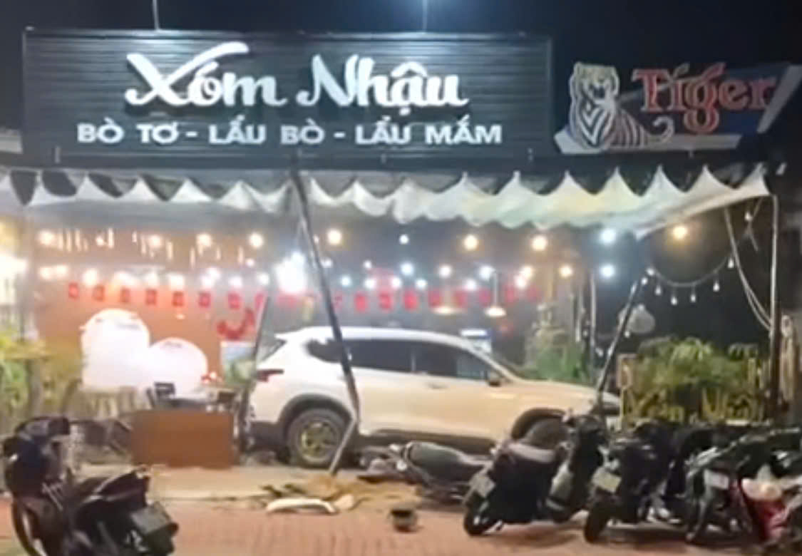 Lái ô tô lao vào quán, có thể bị xử lý những tội danh nào?- Ảnh 1.