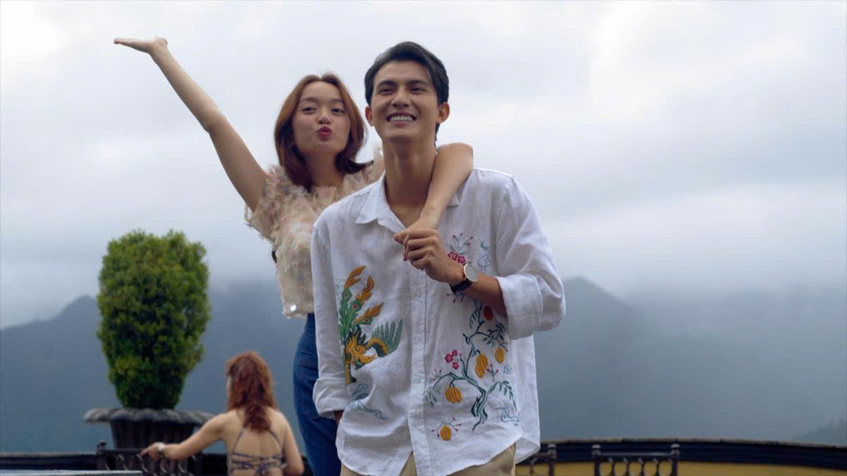 Vbiz có cặp đôi mới nghi "phim giả tình thật": Ôm ấp nhau tình tứ, chỉ thiếu nước công khai?- Ảnh 4. Vbiz có cặp đôi mới nghi "phim giả tình thật": Ôm ấp nhau tình tứ, chỉ thiếu nước công khai?- Ảnh 4.