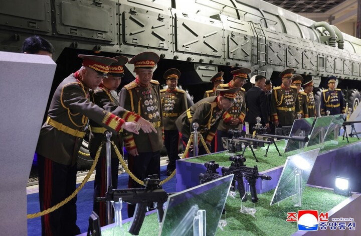 D&agrave;n vũ kh&iacute; hiện đại ở triển l&atilde;m quốc ph&ograve;ng Triều Ti&ecirc;n- Ảnh 2.