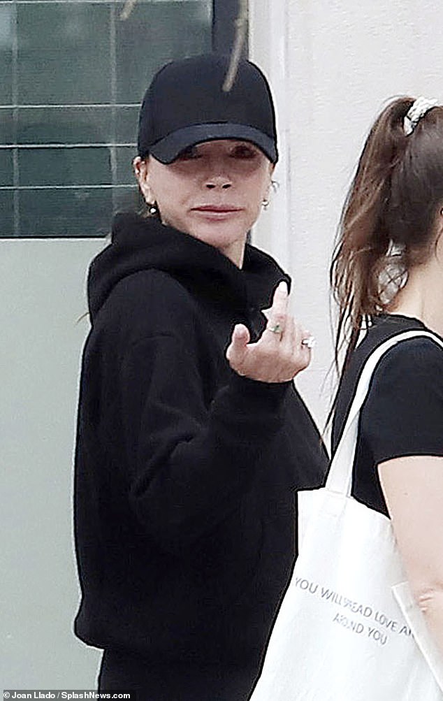 "Tiểu mỹ nhân" Harper Beckham bị paparazzi "dìm" thê thảm!- Ảnh 10. "Tiểu mỹ nhân" Harper Beckham bị paparazzi "dìm" thê thảm!- Ảnh 10.