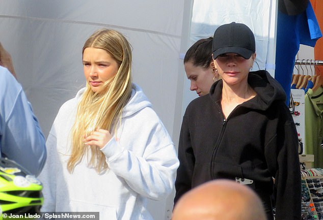 "Tiểu mỹ nhân" Harper Beckham bị paparazzi "dìm" thê thảm!- Ảnh 8. "Tiểu mỹ nhân" Harper Beckham bị paparazzi "dìm" thê thảm!- Ảnh 8.