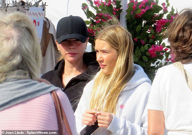 "Tiểu mỹ nhân" Harper Beckham bị paparazzi "dìm" thê thảm!- Ảnh 2. "Tiểu mỹ nhân" Harper Beckham bị paparazzi "dìm" thê thảm!- Ảnh 2.