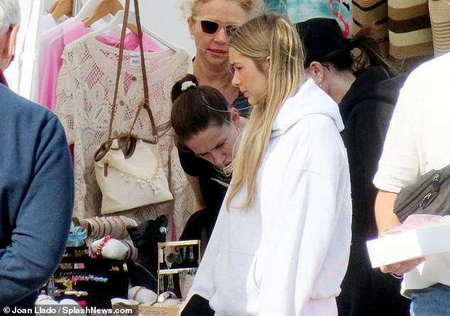 "Tiểu mỹ nhân" Harper Beckham bị paparazzi "dìm" thê thảm!- Ảnh 7. "Tiểu mỹ nhân" Harper Beckham bị paparazzi "dìm" thê thảm!- Ảnh 7.