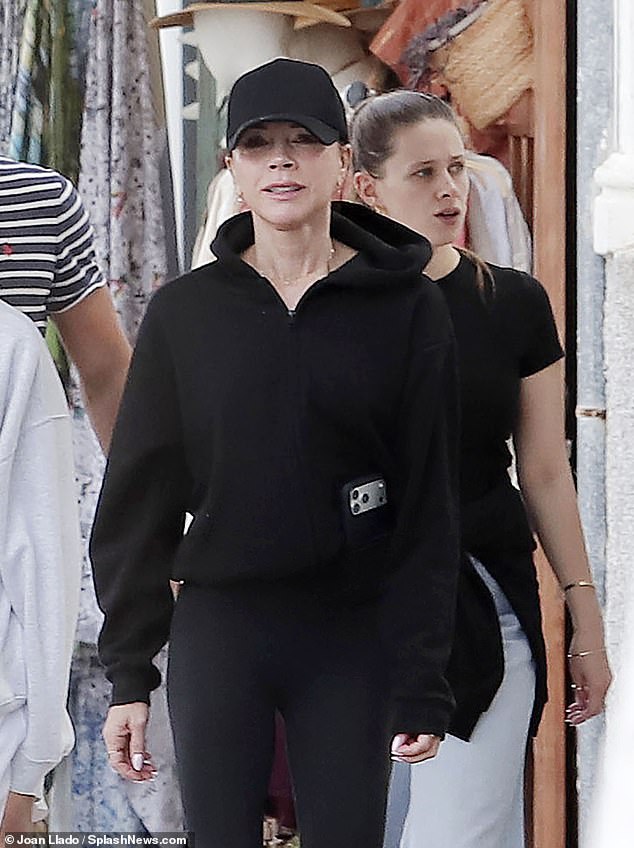 "Tiểu mỹ nhân" Harper Beckham bị paparazzi "dìm" thê thảm!- Ảnh 14. "Tiểu mỹ nhân" Harper Beckham bị paparazzi "dìm" thê thảm!- Ảnh 14.