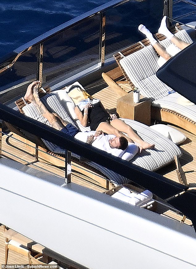 "Tiểu mỹ nhân" Harper Beckham bị paparazzi "dìm" thê thảm!- Ảnh 13. "Tiểu mỹ nhân" Harper Beckham bị paparazzi "dìm" thê thảm!- Ảnh 13.