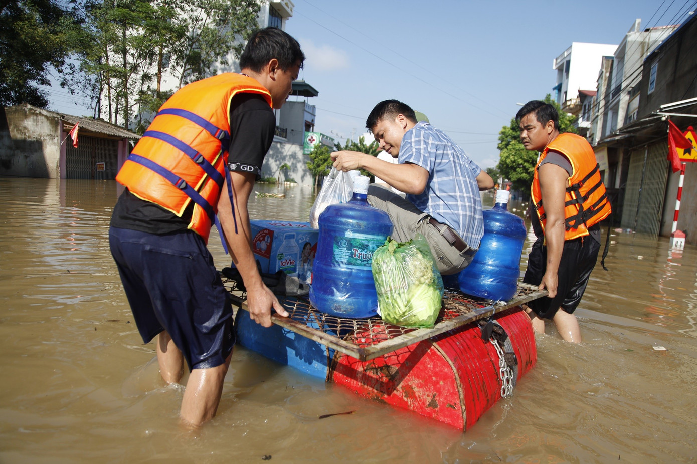 Cảnh ngập lụt lịch sử ở Bắc Ninh- Ảnh 3. Cảnh ngập lụt lịch sử ở Bắc Ninh- Ảnh 3.