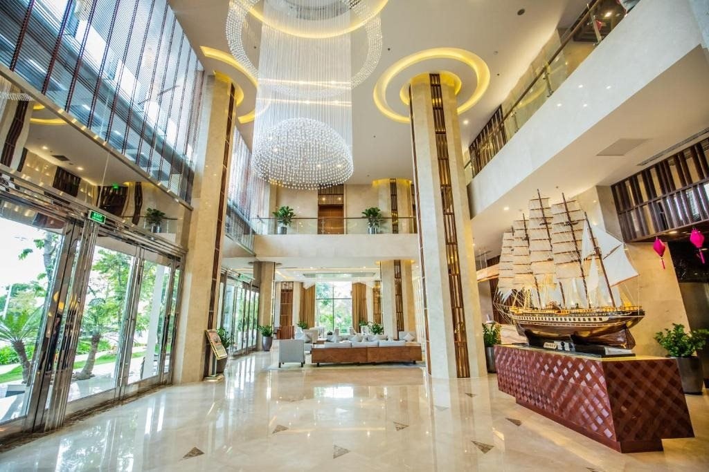 Đại gia U60 kín tiếng đứng sau khách sạn 5 sao 18 tầng đầu tiên ở Thanh Hóa, 'đánh chiếm' sang Quảng Ninh xây chuỗi- Ảnh 4. Đại gia U60 kín tiếng đứng sau khách sạn 5 sao 18 tầng đầu tiên ở Thanh Hóa, 'đánh chiếm' sang Quảng Ninh xây chuỗi- Ảnh 4.