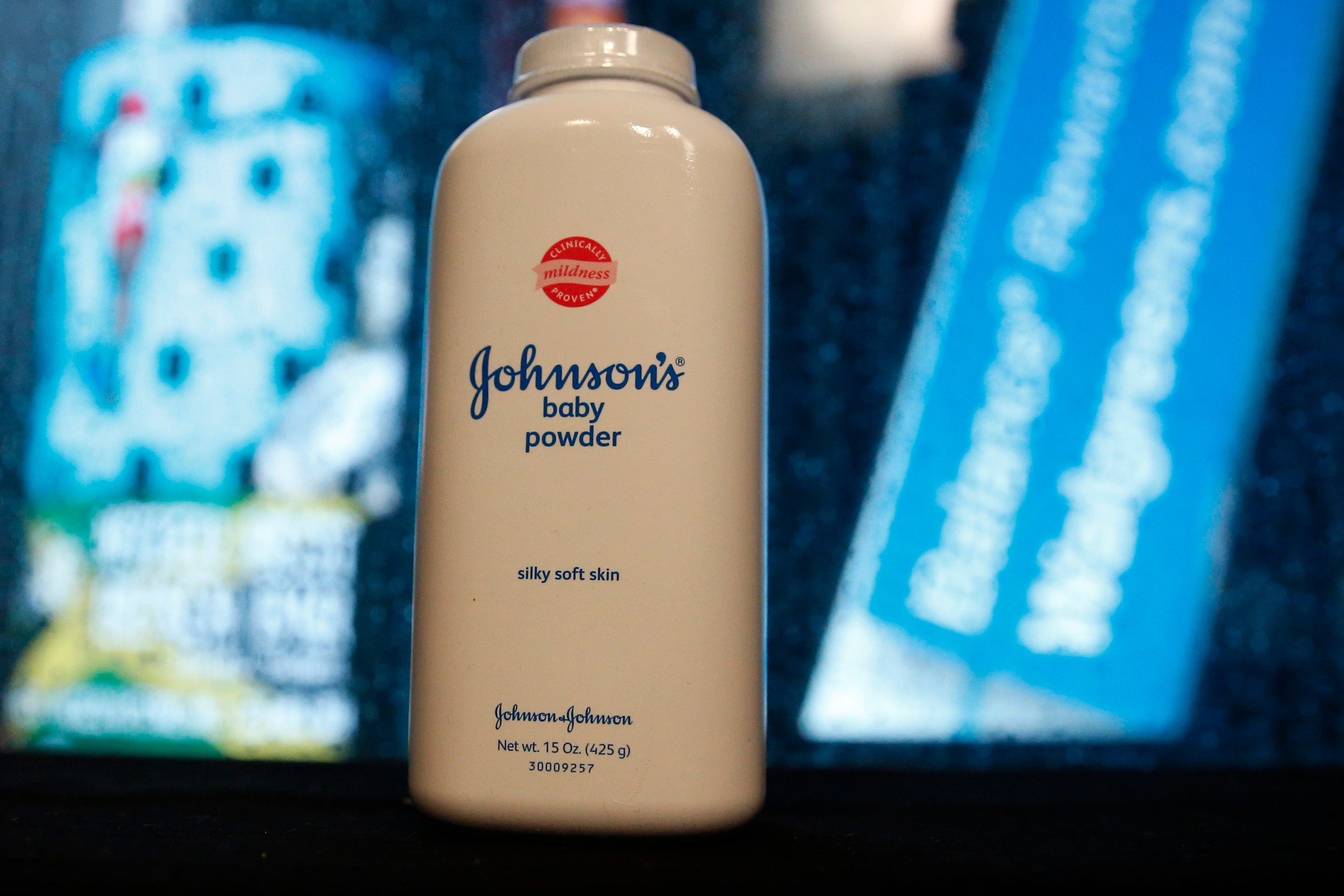 Johnson & Johnson bị tuyên bồi thường gần 25.000 tỷ đồng vì phấn rôm chứa chất gây ung thư, đối mặt hơn 67.000 vụ kiện- Ảnh 1. Johnson & Johnson bị tuyên bồi thường gần 25.000 tỷ đồng vì phấn rôm chứa chất gây ung thư, đối mặt hơn 67.000 vụ kiện- Ảnh 1.