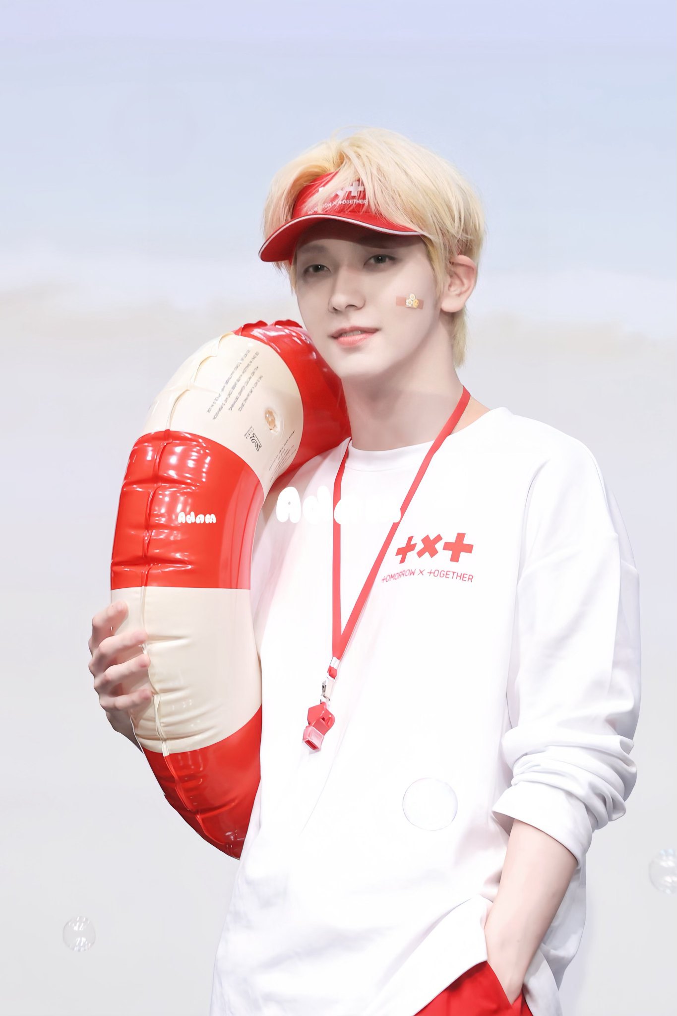 Soobin bực tức ném điện thoại của 2 fan nữ, cả MXH Trung dậy sóng- Ảnh 5. Soobin bực tức ném điện thoại của 2 fan nữ, cả MXH Trung dậy sóng- Ảnh 5.