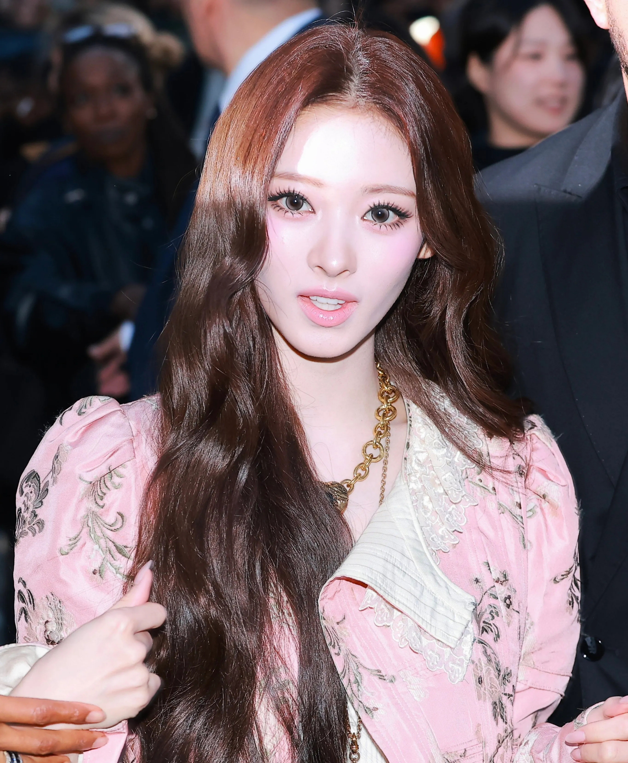 Mỹ nh&acirc;n đẹp nhất Kpop thế hệ mới giả vờ nổi tiếng, "&ecirc; chề" ở trời T&acirc;y?- Ảnh 8.