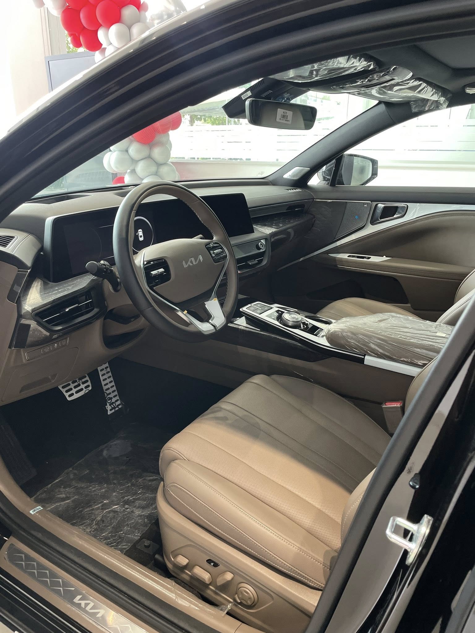 Kia K8 lần đầu được rao bán tại Việt Nam: Bản hybrid bắt đúng 'trend' sống xanh, giá gần 2 tỷ đồng, tương đương C-Class hay 330i nhưng rộng rãi hơn hẳn- Ảnh 6. Kia K8 lần đầu được rao bán tại Việt Nam: Bản hybrid bắt đúng 'trend' sống xanh, giá gần 2 tỷ đồng, tương đương C-Class hay 330i nhưng rộng rãi hơn hẳn- Ảnh 6.