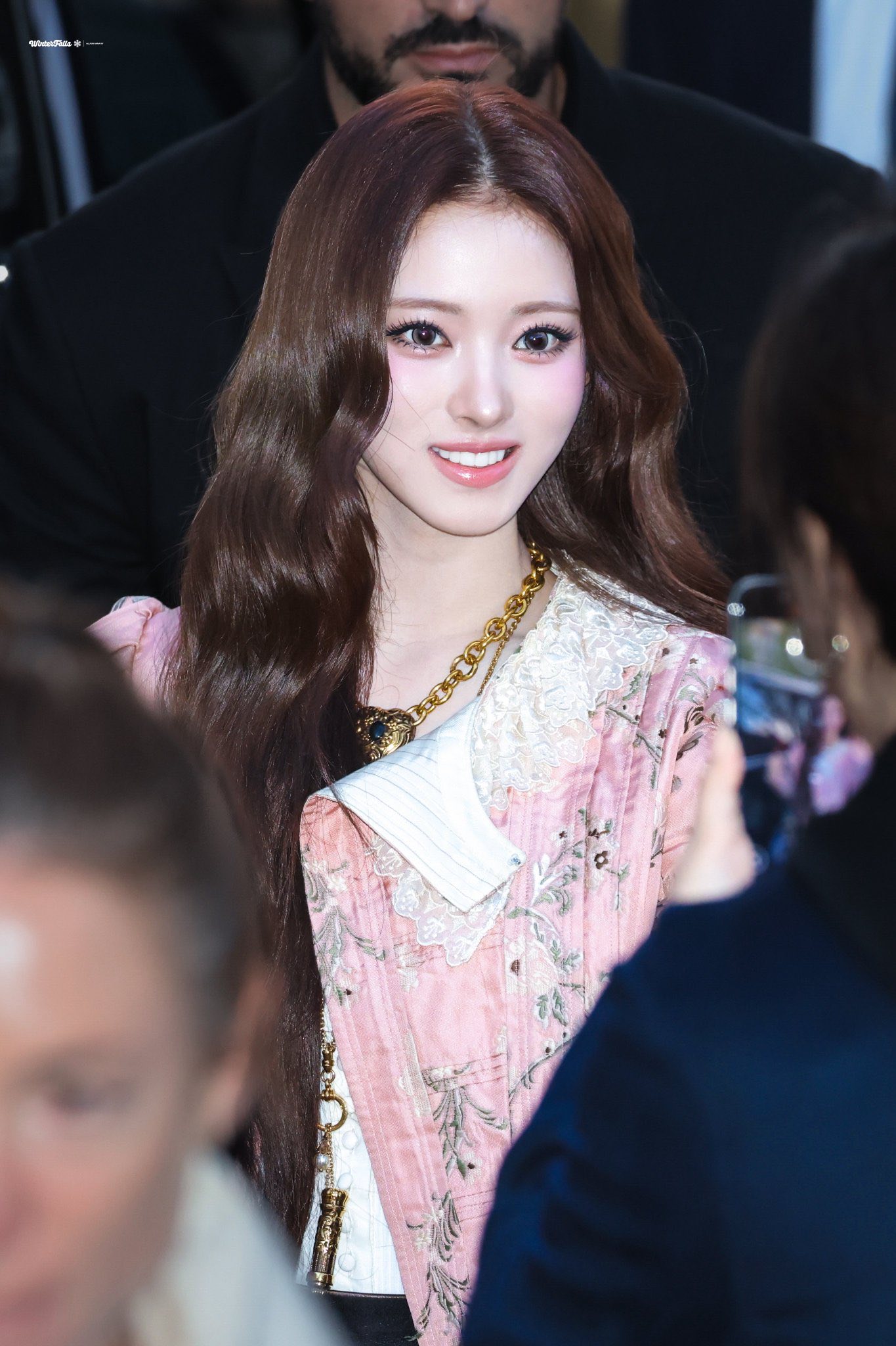 Mỹ nh&acirc;n đẹp nhất Kpop thế hệ mới giả vờ nổi tiếng, "&ecirc; chề" ở trời T&acirc;y?- Ảnh 2.