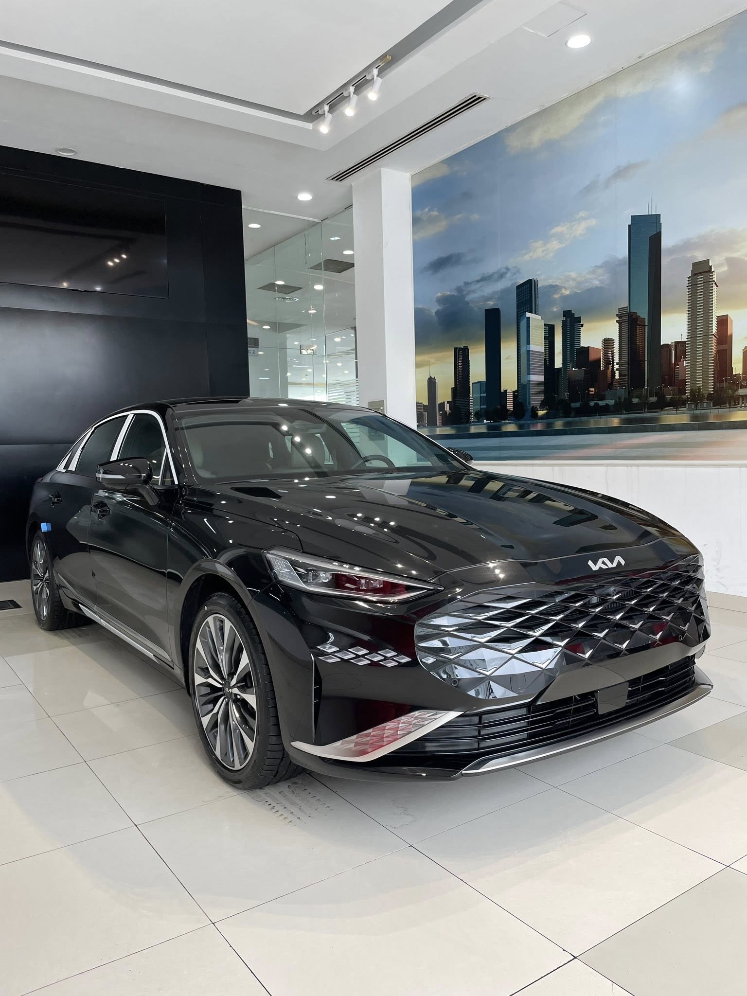 Kia K8 lần đầu được rao bán tại Việt Nam: Bản hybrid bắt đúng 'trend' sống xanh, giá gần 2 tỷ đồng, tương đương C-Class hay 330i nhưng rộng rãi hơn hẳn- Ảnh 5. Kia K8 lần đầu được rao bán tại Việt Nam: Bản hybrid bắt đúng 'trend' sống xanh, giá gần 2 tỷ đồng, tương đương C-Class hay 330i nhưng rộng rãi hơn hẳn- Ảnh 5.