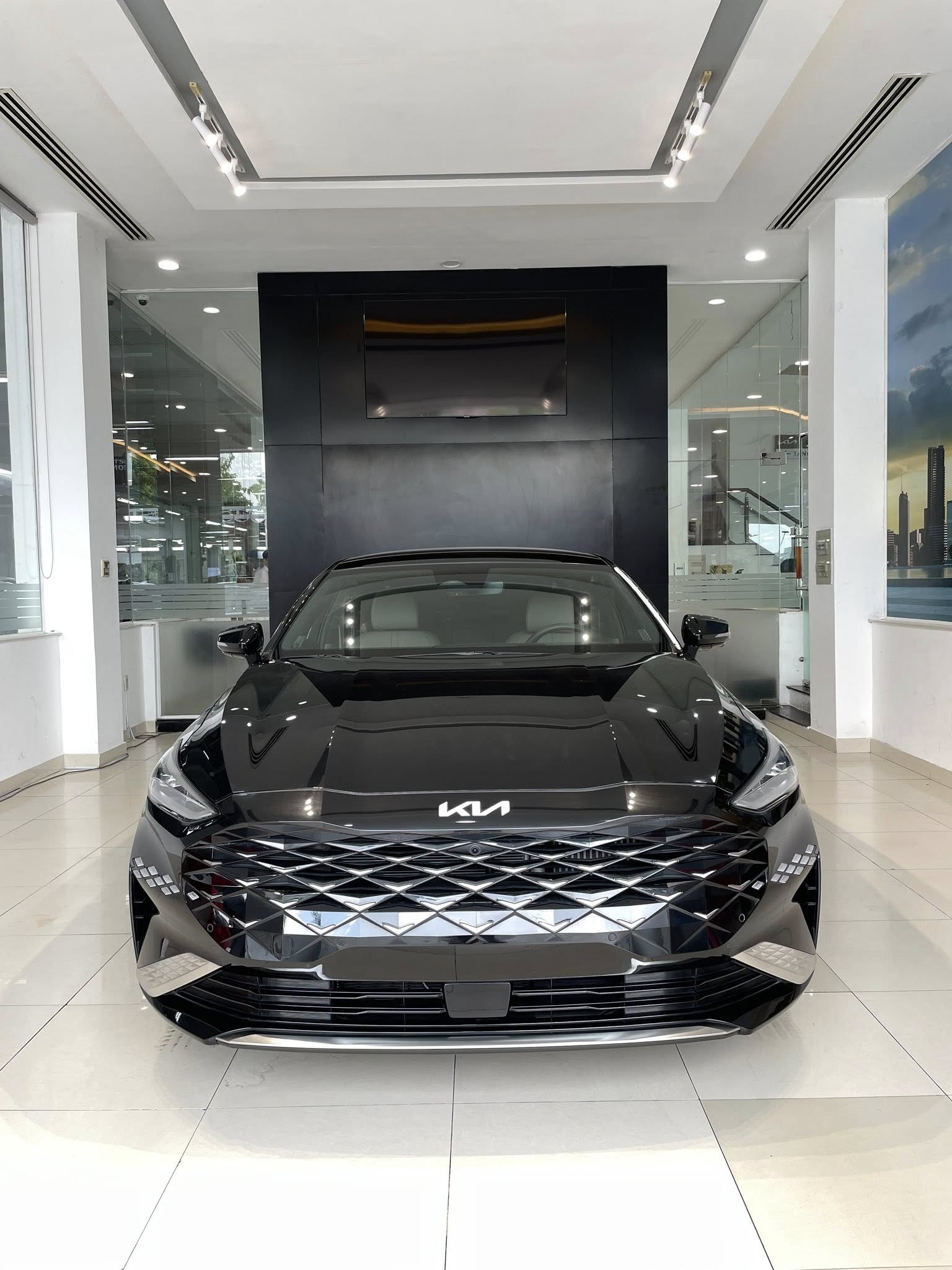 Kia K8 lần đầu được rao bán tại Việt Nam: Bản hybrid bắt đúng 'trend' sống xanh, giá gần 2 tỷ đồng, tương đương C-Class hay 330i nhưng rộng rãi hơn hẳn- Ảnh 4. Kia K8 lần đầu được rao bán tại Việt Nam: Bản hybrid bắt đúng 'trend' sống xanh, giá gần 2 tỷ đồng, tương đương C-Class hay 330i nhưng rộng rãi hơn hẳn- Ảnh 4.