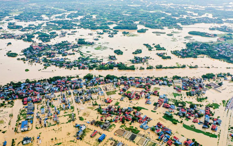 Dồn quân, ứng cứu thông tin xuyên đêm tại Thái Nguyên trong lũ lịch sử: Xuồng, drone, điện thoại vệ tinh- Ảnh 1. Dồn quân, ứng cứu thông tin xuyên đêm tại Thái Nguyên trong lũ lịch sử: Xuồng, drone, điện thoại vệ tinh- Ảnh 1.