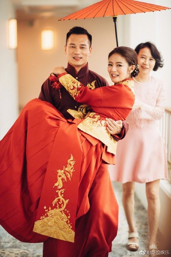 "Nữ diễn viên phim giờ vàng" mặt mũi sưng húp, tàn tạ khó tin sau khi chồng đại gia bị bắt- Ảnh 5. "Nữ diễn viên phim giờ vàng" mặt mũi sưng húp, tàn tạ khó tin sau khi chồng đại gia bị bắt- Ảnh 5.