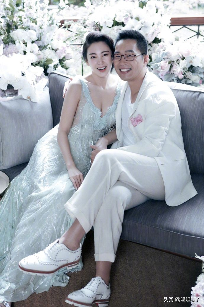 5 đôi showbiz "từ yêu thành hận": Có cặp thi nhau bóc tình cũ "ăn chả ăn nem", có cặp kiện nhau đòi... quà!- Ảnh 7. 5 đôi showbiz "từ yêu thành hận": Có cặp thi nhau bóc tình cũ "ăn chả ăn nem", có cặp kiện nhau đòi... quà!- Ảnh 7.