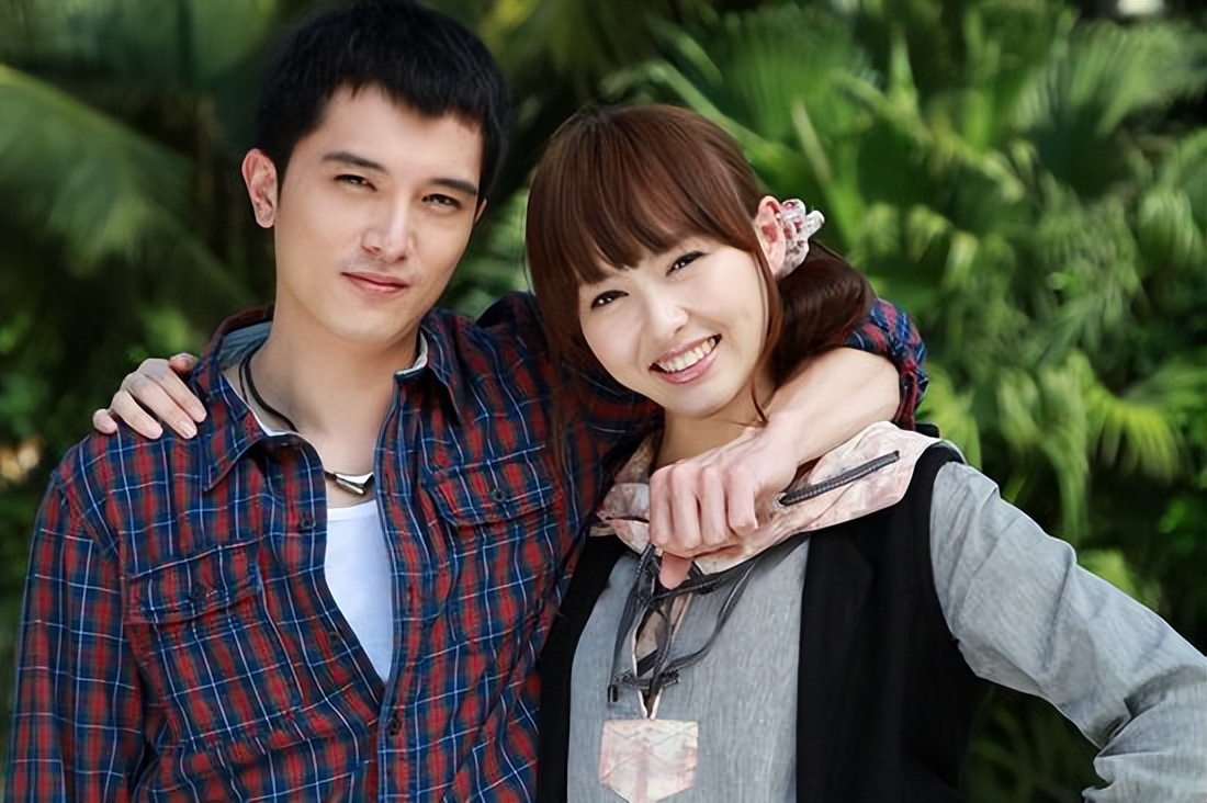 5 đôi showbiz "từ yêu thành hận": Có cặp thi nhau bóc tình cũ "ăn chả ăn nem", có cặp kiện nhau đòi... quà!- Ảnh 1. 5 đôi showbiz "từ yêu thành hận": Có cặp thi nhau bóc tình cũ "ăn chả ăn nem", có cặp kiện nhau đòi... quà!- Ảnh 1.