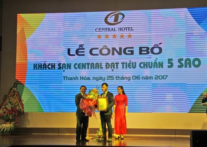 Đại gia U60 kín tiếng đứng sau khách sạn 5 sao 18 tầng đầu tiên ở Thanh Hóa, 'đánh chiếm' sang Quảng Ninh xây chuỗi- Ảnh 1. Đại gia U60 kín tiếng đứng sau khách sạn 5 sao 18 tầng đầu tiên ở Thanh Hóa, 'đánh chiếm' sang Quảng Ninh xây chuỗi- Ảnh 1.